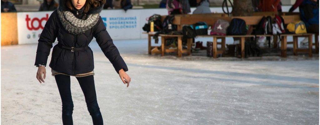 ice-skating-235545_1920